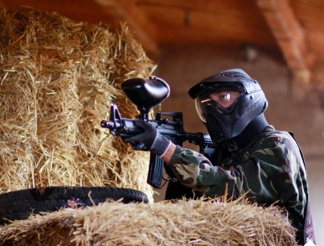  Jouer au paintball en salle 